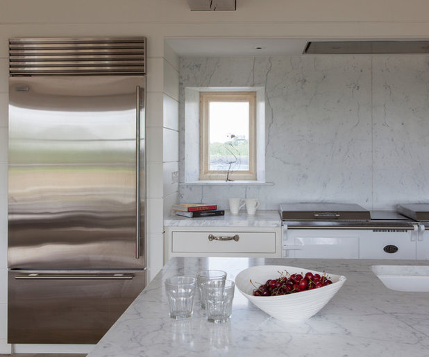 Transitional Kitchen by Stephen Graver Ltd