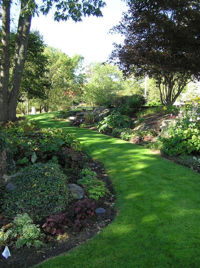 Traditional Landscape by Woodburn & Company Landscape Architecture, LLC