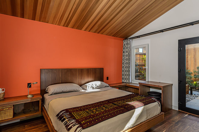 Midcentury Bedroom by Hudson Street Design
