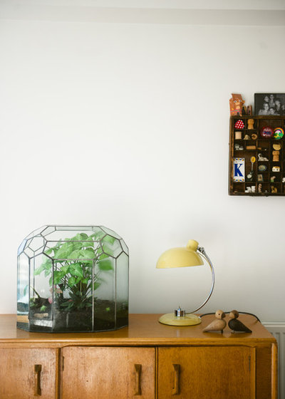 Midcentury  by Apartment Apothecary