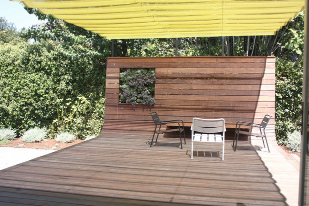 Contemporary Deck by Groundworks Office