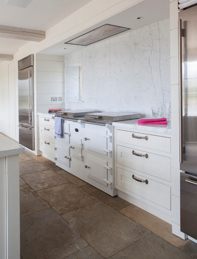 Transitional Kitchen by Stephen Graver Ltd