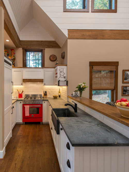 Farmhouse Kitchen Design Ideas & Remodel Pictures with a Peninsula Houzz