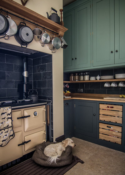 Traditional Kitchen by Sustainable Kitchens