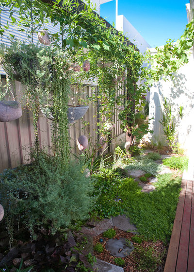 Eclectic Landscape by sustainable garden design perth