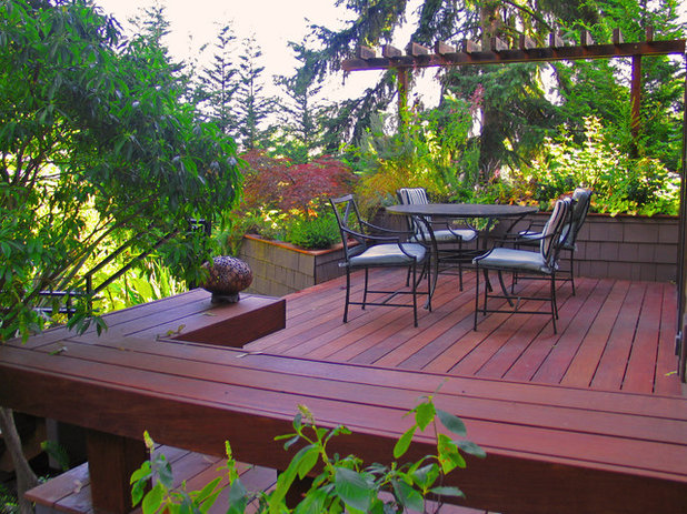 Contemporary Deck by Exteriorscapes llc