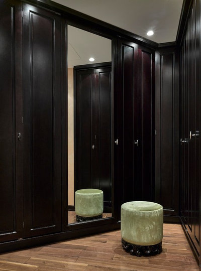 Классический Гардеробная by Архитектурное ателье Каринского Арсения