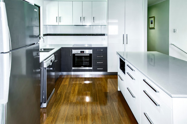 Modern Kitchen by The Cabinet House