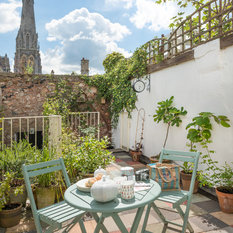 Eclectic Patio Glasgow Lilycot is a bijou holiday cottage lovingly furnished with hand-painted furniture and interesting and eclectic vintage items and artefacts.