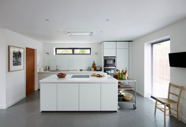 Modern Kitchen by Hobsons Choice