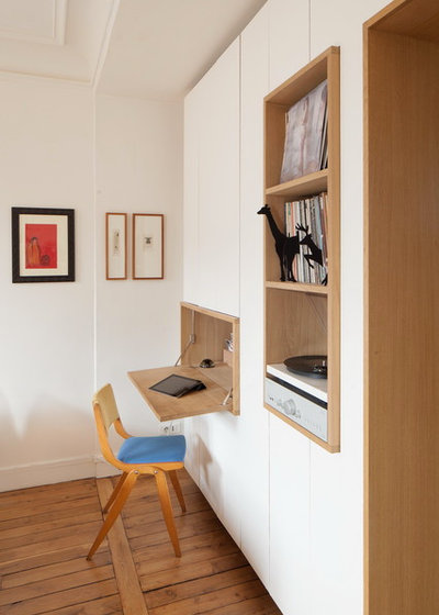 Modern Home Office & Library by bkbs