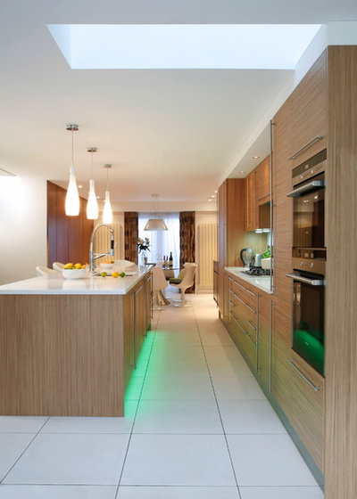Contemporary Kitchen by Morph Indoor Ltd