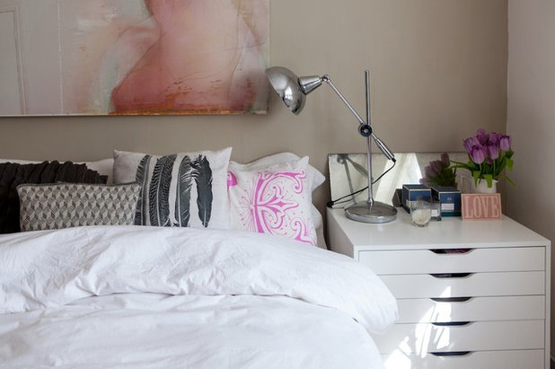 Coastal Bedroom by Gabriel Holland Interior Design