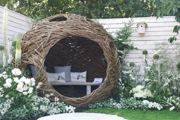 Contemporary Garden by Lorna Syson