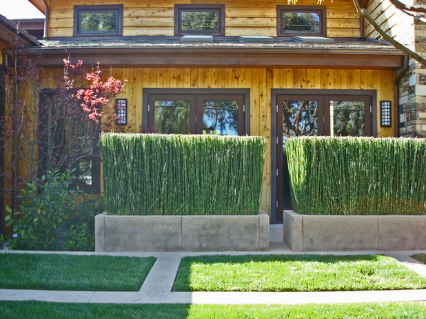 Rustic Exterior by Stephanie Ann Davis Landscape Design