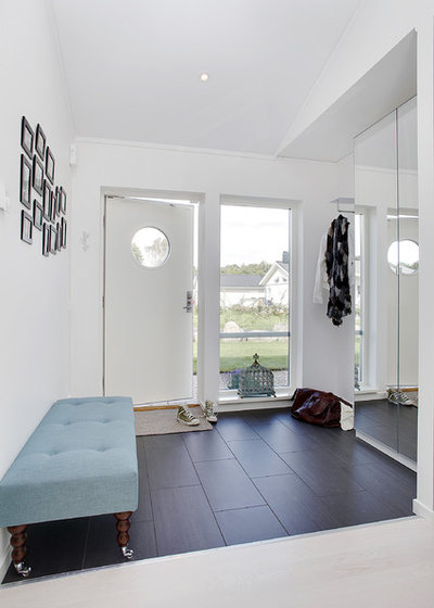 Scandinavian Entrance by A-hus