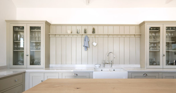 Country Kitchen by deVOL Kitchens