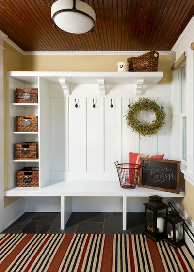 Arts & Crafts Entrance by Fluidesign Studio