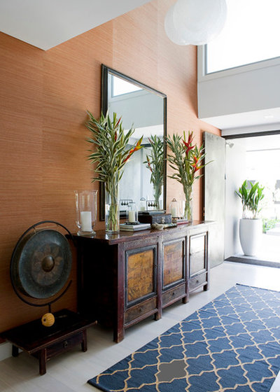 Contemporary Entrance by Hancock Architects