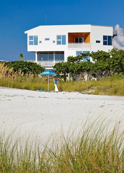 Beach Style Exterior by Traction Architecture