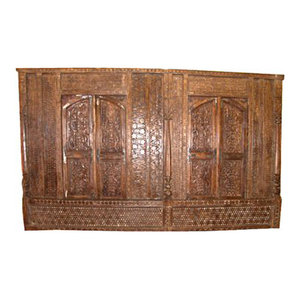 Mogul interior - Consigned Hand Carved Rare Wall Panel Teak 18C India Jaipur Haveli - Rustic solid teak wood wall panel,very unusual and rare collectors item Bringing to you a beautiful piece of architectural art that shows India's rich cultural heritage. Beautifully detailed and hand carved in teak. The frame has fine detailing.