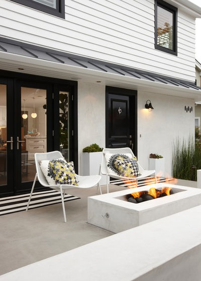 Transitional Patio by Eric Aust Architect
