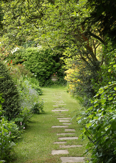 Traditional Landscape by Rebecca Smith Garden Design