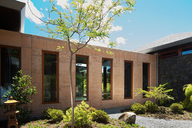Asian  by Suzanne Hunt Architect