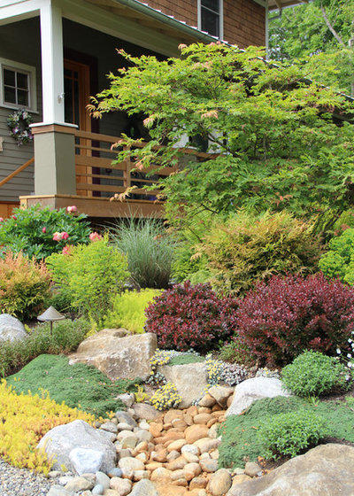 Traditional Landscape by Bliss Garden Design