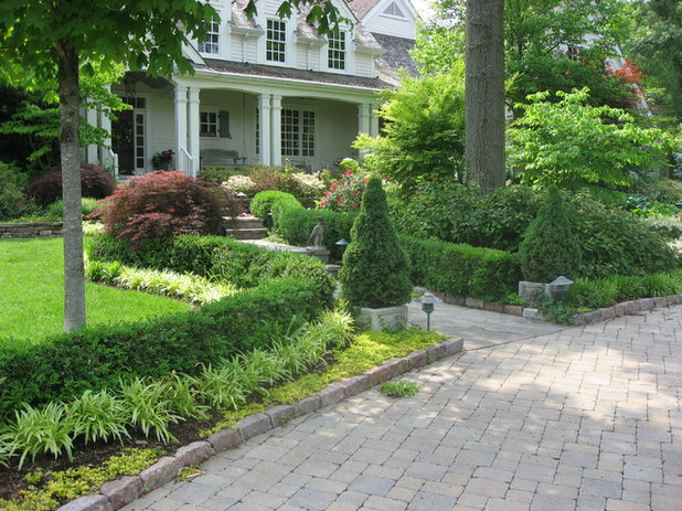 Traditional Landscape by Midwest Block & Brick