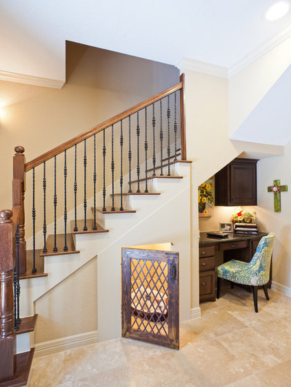 Traditional Staircase by Keechi Creek Builders