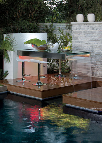 Contemporary Pool by Phil Kean Designs