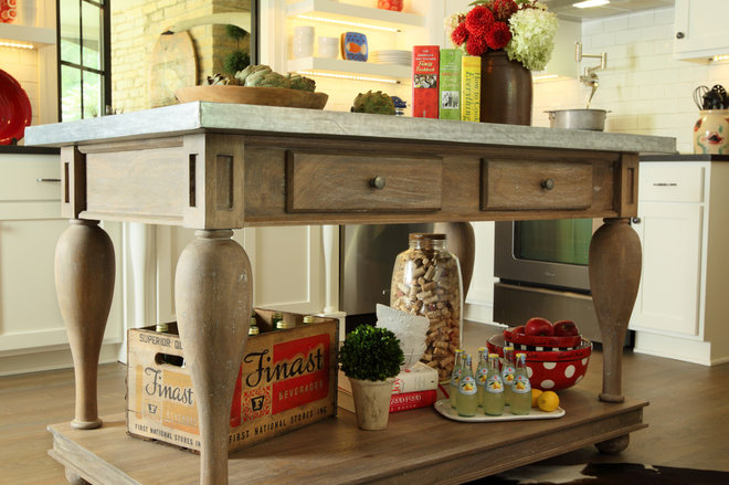 Beach Style Kitchen by Bayberry Cottage