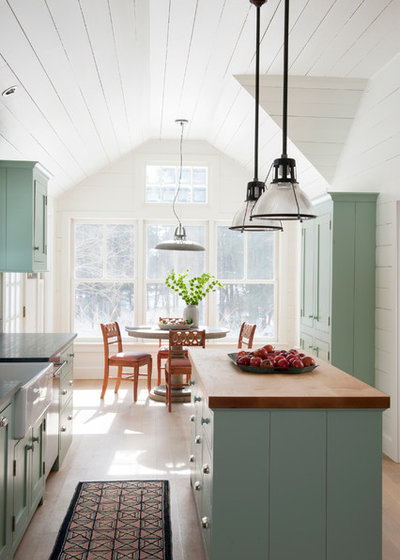 Country Kitchen by Rafe Churchill: Traditional Houses