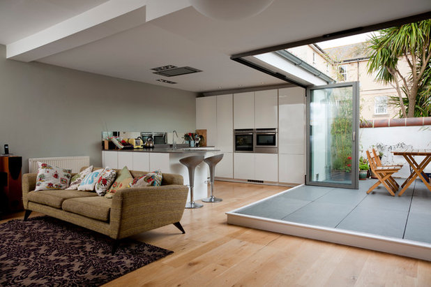 Contemporary Kitchen by ARCH-angels Architects