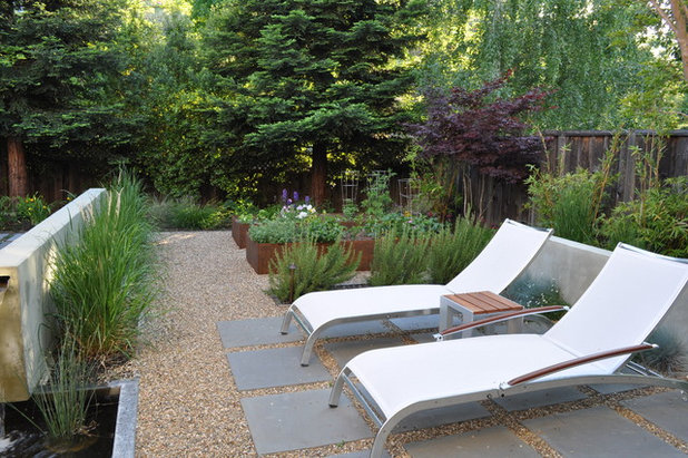 Traditional Patio by Huettl Landscape Architecture