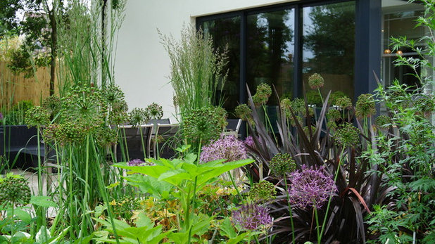 Contemporary  by Fisher Tomlin & Bowyer