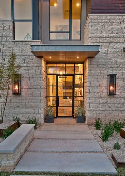 Contemporary Entry by Greenbelt Construction