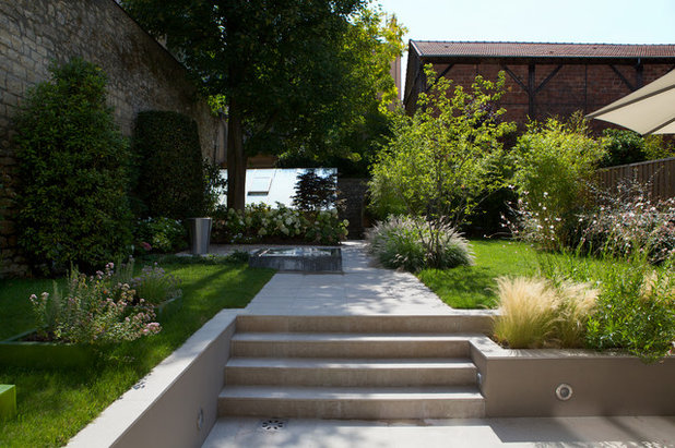 Contemporary Garden by GARDEN TROTTER