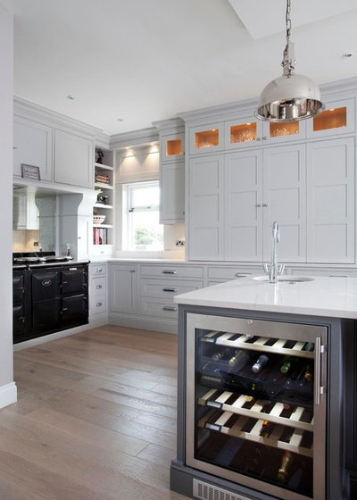 Traditional Kitchen by Woodale