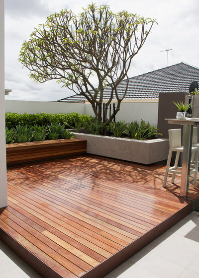 Contemporary Deck by Tim Davies Landscaping