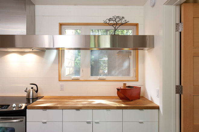 Contemporary Kitchen by Rick & Cindy Black Architects