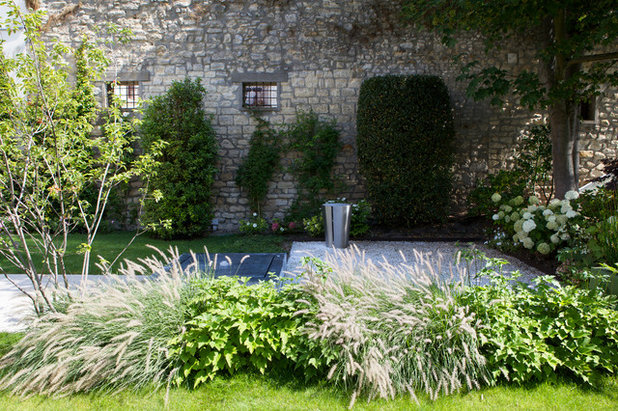 Contemporary Garden by GARDEN TROTTER