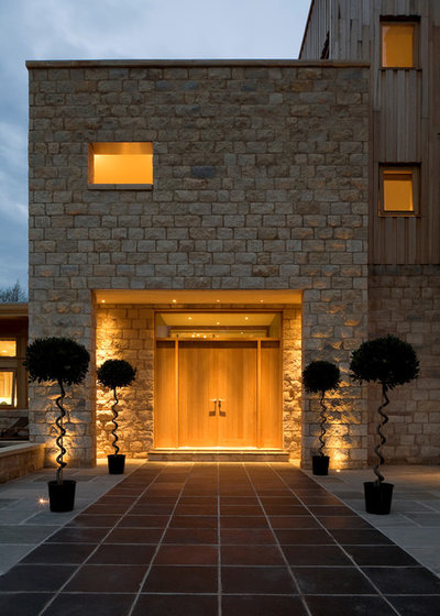 Contemporary Entrance by Brilliant Lighting