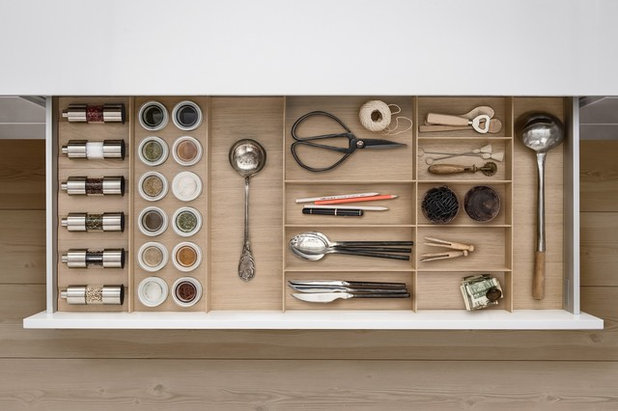 Contemporary Kitchen by SieMatic am Märkischen Tor