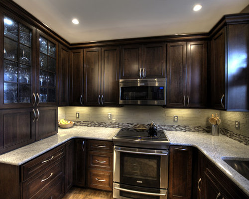 Small Traditional Kitchen Design Ideas, Remodels & Photos