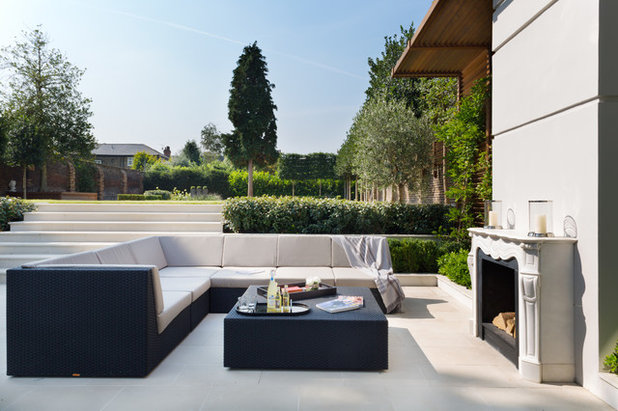 Contemporary Patio by Cochrane Design