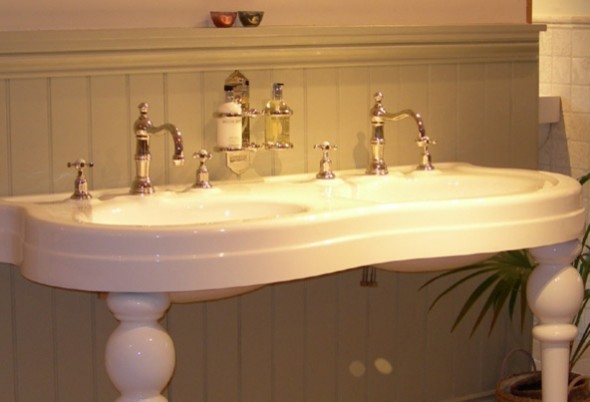 traditional bathroom sinks uk