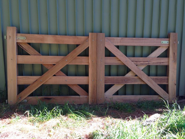 Fencing And Gates Licking  farm gates traditional-home-fencing-and-gates
