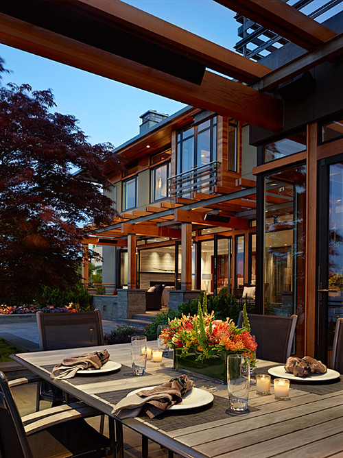 Kirkland architecture company completes a lakefront home renovation.